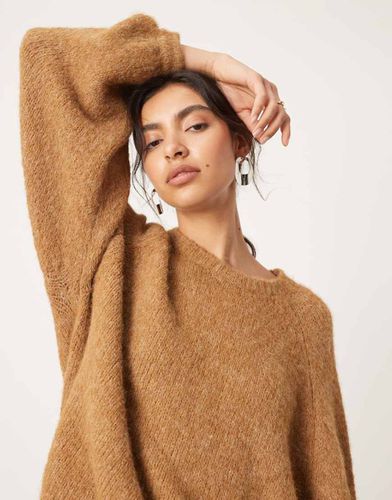 Pull oversize ras de cou en maille - Camel - Asos Edition - Modalova