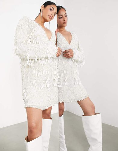 Robe droite courte à décolleté plongeant ornée de perles goutte d'eau - Ivoire - Asos Edition - Modalova