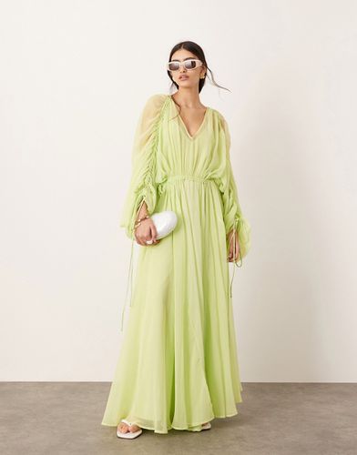 Robe longue oversize en mousseline avec taille froncée - pomme - Asos Edition - Modalova