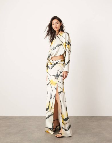 Robe longue en satin drapé nouée à la taille - Imprimé marbré - Asos Edition - Modalova