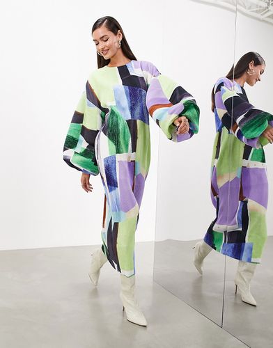 Robe longue plissée à manches blousantes longues avec imprimé abstrait de couleur vive - Asos Edition - Modalova
