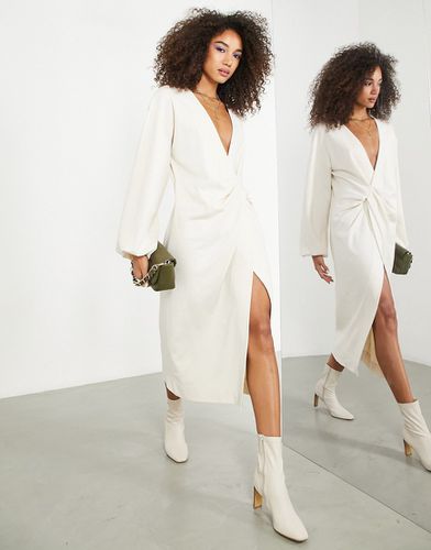 Robe mi-longue ample en jersey texturé drapée sur le devant - Crème - Asos Edition - Modalova