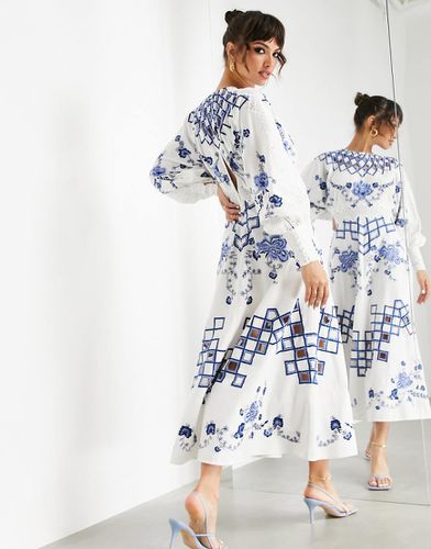 Robe mi-longue brodée avec découpes et finitions dentelle - Asos Edition - Modalova