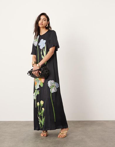 Robe t-shirt longue en satin à volants et broderies florales - Asos Edition - Modalova