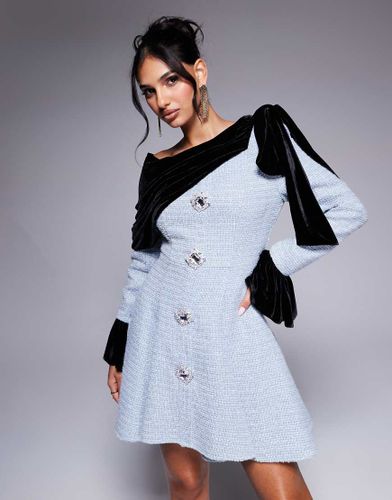 Robe courte en velours et bouclé avec boutons ornementés - Bleu glacier - Asos Luxe - Modalova