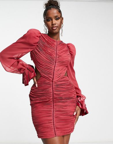 Robe courte froncée en mousseline avec découpe au dos - Lie-de-vin - Asos Luxe - Modalova