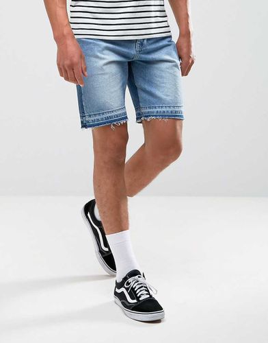 ASOS - Short slim en jean avec effet coupé-cousu - délavé moyen - Asos Design - Modalova