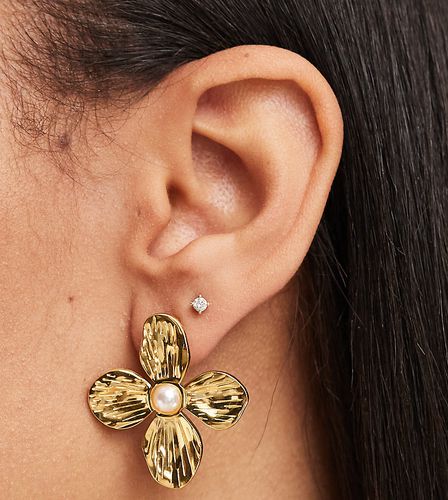 Aurelie - Boucles d'oreilles fleurs ornées de perles en acier inoxydable plaqué or - Bohomoon - Modalova