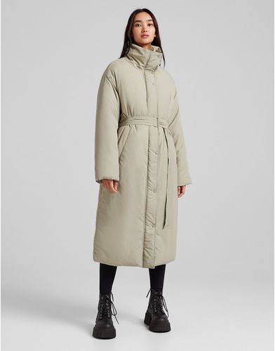 Manteau matelassé en nylon avec ceinture - Kaki - Bershka - Modalova