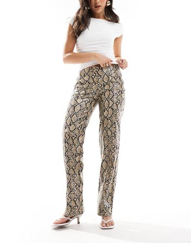 Pantalon droit en similicuir effet peau de serpent - Bershka - Modalova