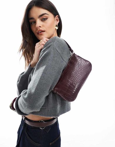 Sac porté épaule effet croco - Bordeaux - Bershka - Modalova