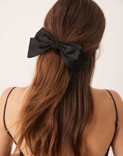 Barrette en satin avec naud - Gina Tricot - Modalova