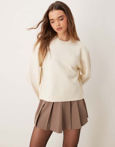 Pull ras de cou en maille avec manches larges - Crème - Gina Tricot - Modalova