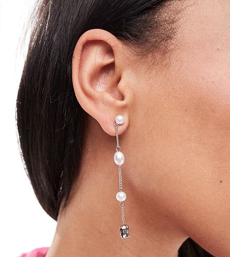Boucles d'oreilles à long pendant perles et fleur - Designb London - Modalova