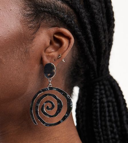 Grands pendants d'oreilles ondulés - Designb London - Modalova