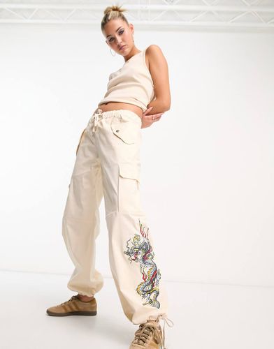 Pantalon cargo à taille basse avec broderie dragon - Ed Hardy - Modalova