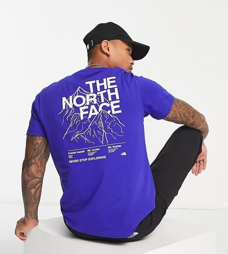 Exclusivité ASOS - - T-shirt à imprimé esquisse de montagne au dos - foncé - The North Face - Modalova