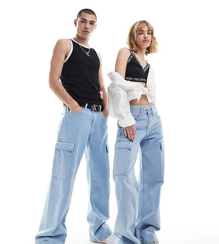 Exclusivité ASOS - - Jean cargo ample unisexe style années 90 - clair délavé - Calvin Klein Jeans - Modalova