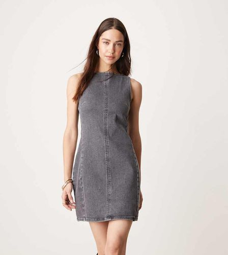 Exclusivité ASOS - Robe courte en denim - délavé - Calvin Klein Jeans - Modalova