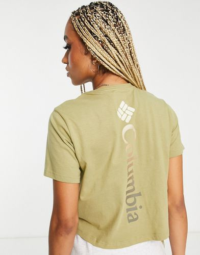 Exclusivité ASOS - - Unionville - T-shirt crop top imprimé au dos - Kaki - Columbia - Modalova