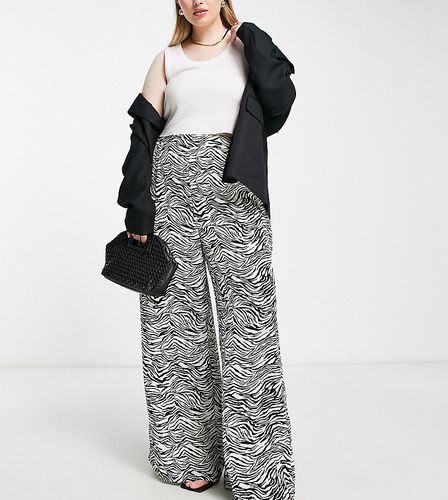 Exclusivité - x Yasmin Devonport - Pantalon ample à imprimé zébrures - In The Style Plus - Modalova