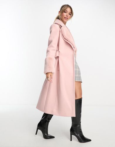 Manteau mi-long en fausse fourrure - poudré - Forever New - Modalova