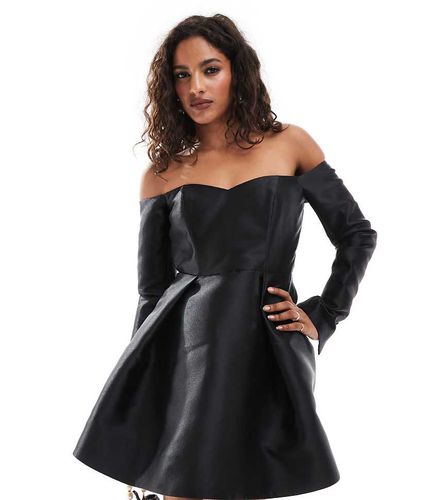 Robe courte en satin à manches longues - Forever New Petite - Modalova