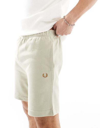 Short molletonné effet peau de pêche - Beige - Fred Perry - Modalova