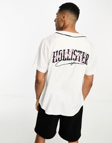 Chemise à manches courtes inspiration baseball avec logo fleurs de cerisier dans le dos - Hollister - Modalova