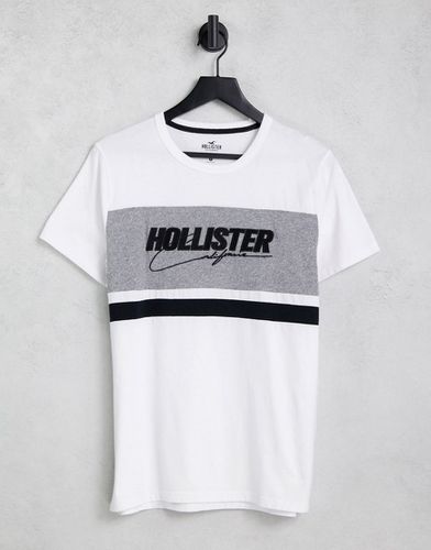 T-shirt à empiècement logo sur la poitrine - Hollister - Modalova