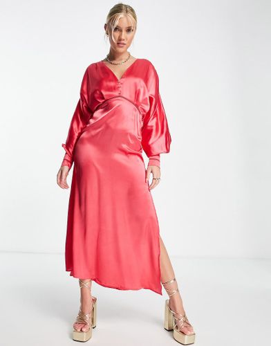 Milly - Robe mi-longue satinée à manches chauve-souris - Corail - Hope & Ivy - Modalova