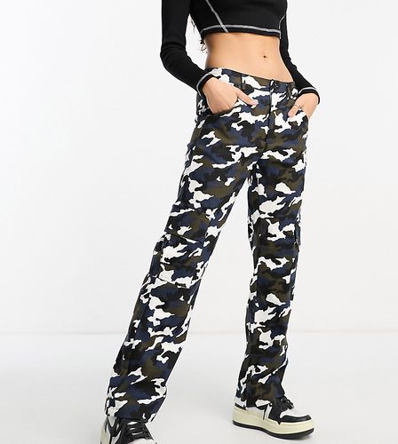 Pantalon cargo ample à imprimé camouflage - Heartbreak Petite - Modalova