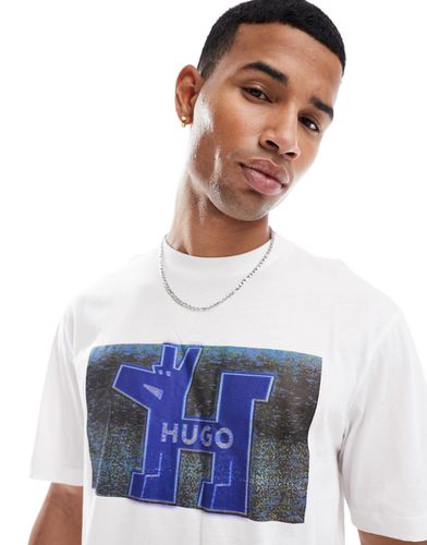 Nedary - T-shirt avec imprimé mascotte sur la poitrine - Hugo Blue - Modalova