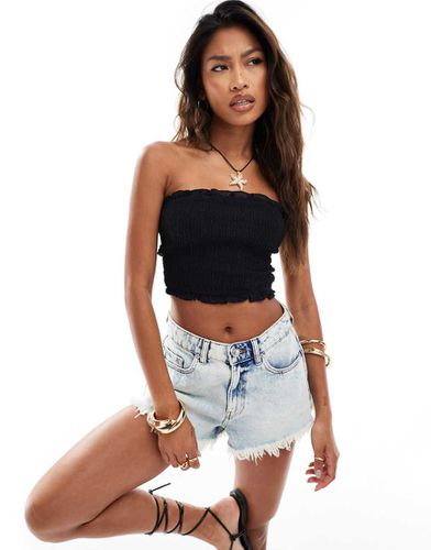 Crop top bandeau effet froissé - In The Style - Modalova