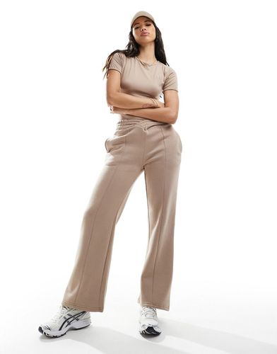 FITS - Pantalon de jogging d'ensemble coupe ample et avec V sur le devant - Moka - In The Style - Modalova