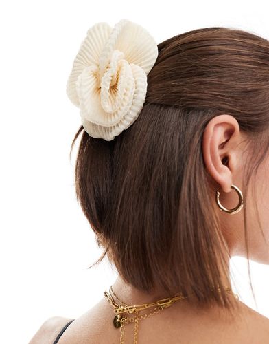 Pince à cheveux avec fleur plissée - cassé - Other Stories - Modalova