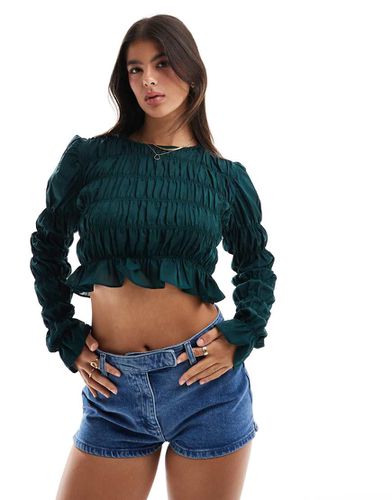 Crop top froncé en satin à manches longues - Lola May - Modalova