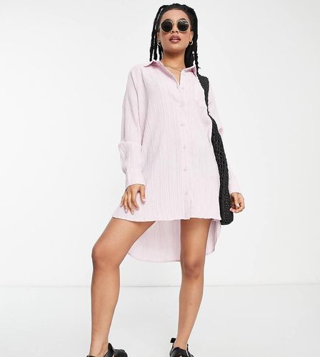 Robe chemise texturée à ourlet plongeant - Blush - Lola May Petite - Modalova