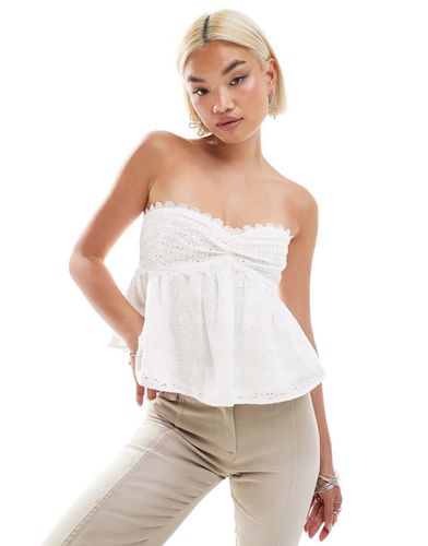 X Olivia Grace Herring - Top bandeau smocké en broderie anglaise - Labelrail - Modalova