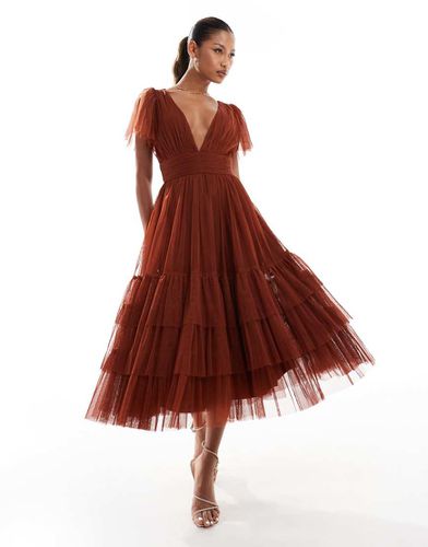 Madison - Robe mi-longue de demoiselle d'honneur en tulle avec col V - Rouille - Lace & Beads - Modalova