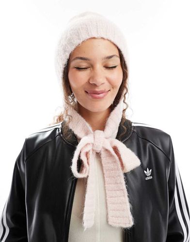 Bonnet en maille style cagoule avec lien - poudré clair - Monki - Modalova