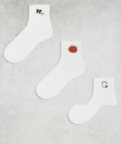 Lot de 3 paires de chaussettes avec motifs brodés et bords à volants - Monki - Modalova