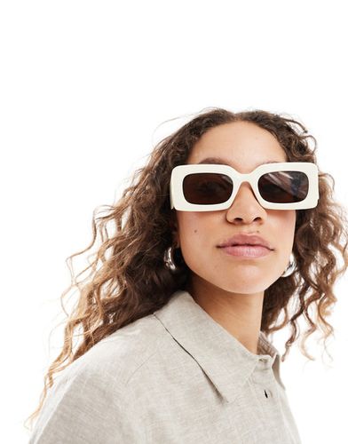 Petites lunettes de soleil rectangulaires chunky - Beige dégradé - Monki - Modalova