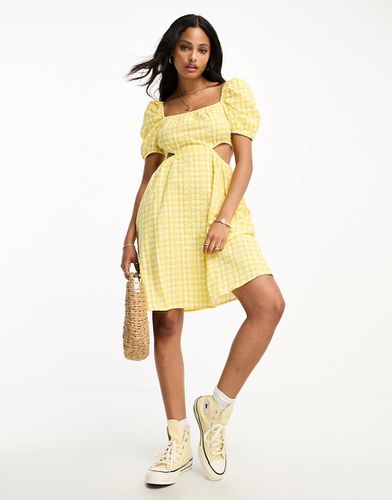 Robe courte à carreaux vichy avec manches ballon et découpes - Monki - Modalova