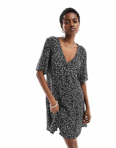 Robe courte boutonnée à imprimé fleurs - Noir et blanc - Monki - Modalova