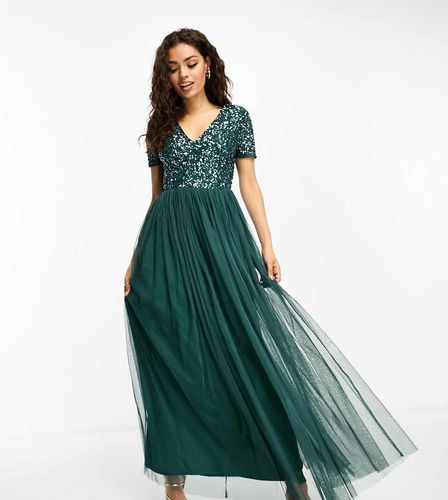 Petite - Robe longue en tulle orné de sequins ton sur ton avec manches courtes - émeraude - Maya - Modalova