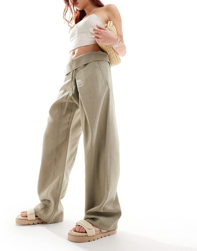 Pantalon droit à rabat - Kaki - Mango - Modalova