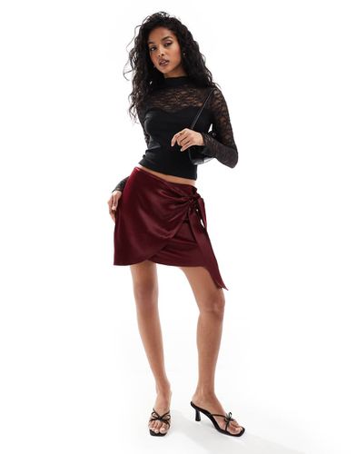 Jupe portefeuille en satin - Bordeaux - Miss Selfridge - Modalova