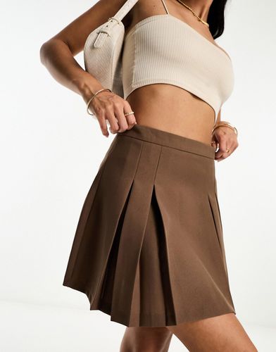 Mini-jupe plissée - Taupe - Miss Selfridge - Modalova