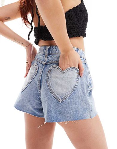 Short en jean avec poches en caur - clair délavé - Miss Selfridge - Modalova